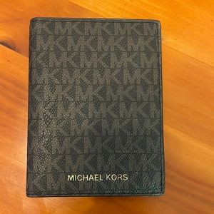 NWOT! Michael Kors wallet